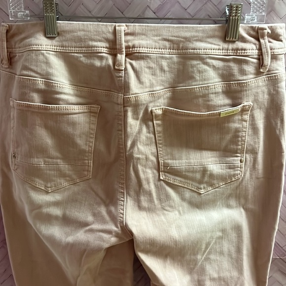 Pale pink, so slimming jeans by Chicos size 0.5 crop denim, soft 4 pockets​​​ - Picture 5 of 10